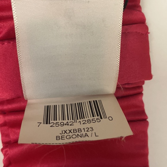 BCBG MaxAzria satin taxido belt - Picture 6 of 9